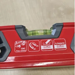 Poziomica magnetyczna 4PRO 60 cm | 3 libelle, uchwyty, dokładna